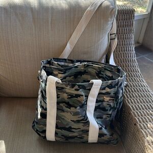 CAMO PRINT TOTE BAG WITH SHOULDER STRAP